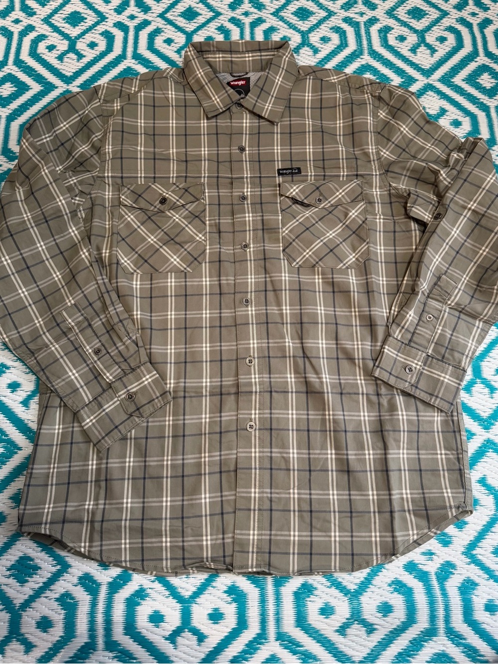 Wrangler Men’s Outdoor Utility Shirt L Green Plaid Regular Fit UPF 30 Stretch